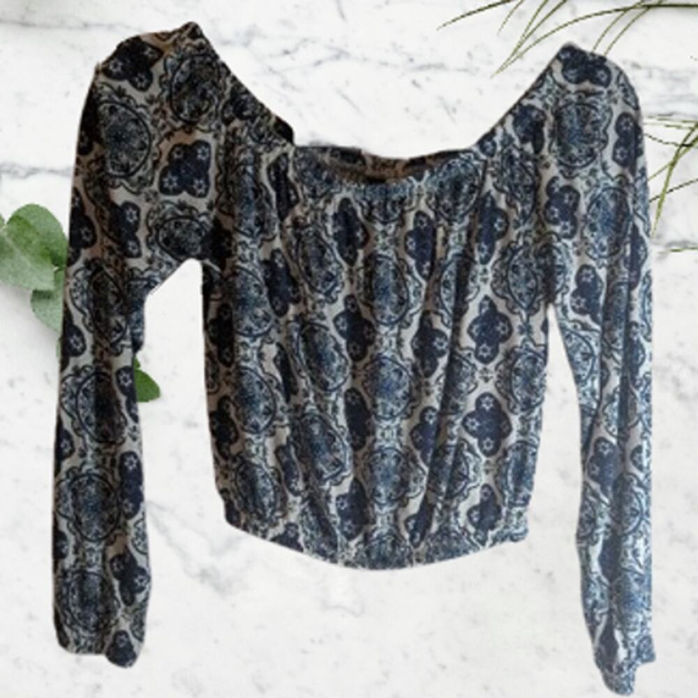 H&M Divided XS long sleeve viscose peasant crop top.
